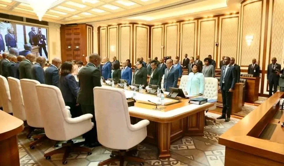 Conselho de Ministros homenageia Nandó com um minuto de silêncio