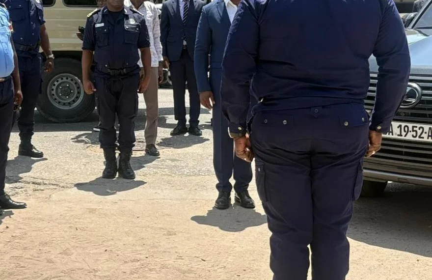 Ministro do Interior visita comandos municipais da Polícia Nacional em Luanda