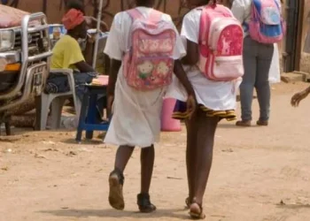 Segurança da escola viola aluna de 9 anos aliciando-a com 60 kwanzas