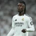 Eduardo Camavinga chega a Luanda