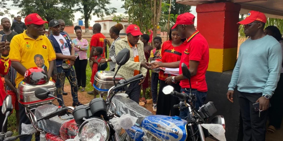 MPLA no Lôvua reforça comités do sector com novos meios rolantes
