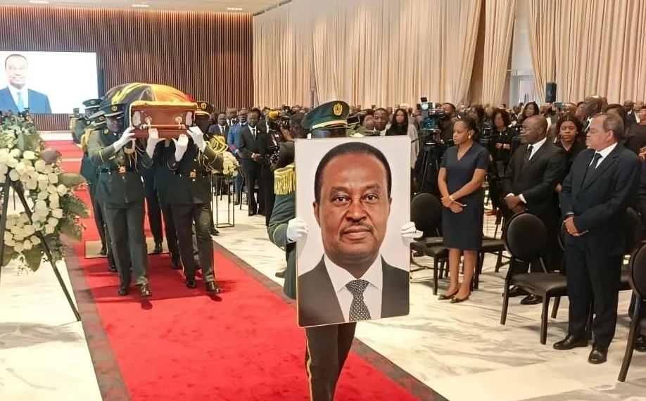 Fernando da Piedade Dias dos Santos sepultado no Alto das Cruzes