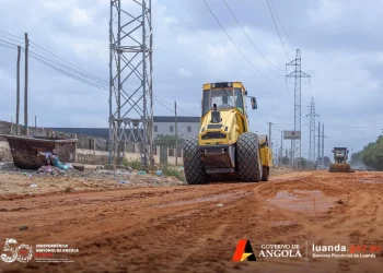 Arrancam trabalhos preparatórios das obras na estrada Viana/Calumbo