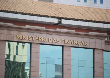 Perto de metade do OGE 2026 será sustentada com dívida