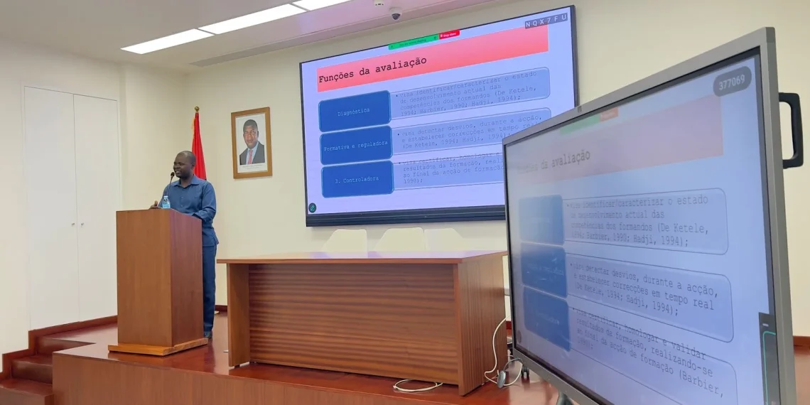 Imersão formativa debate avaliação da aprendizagem no segundo dia de trabalhos em Luanda