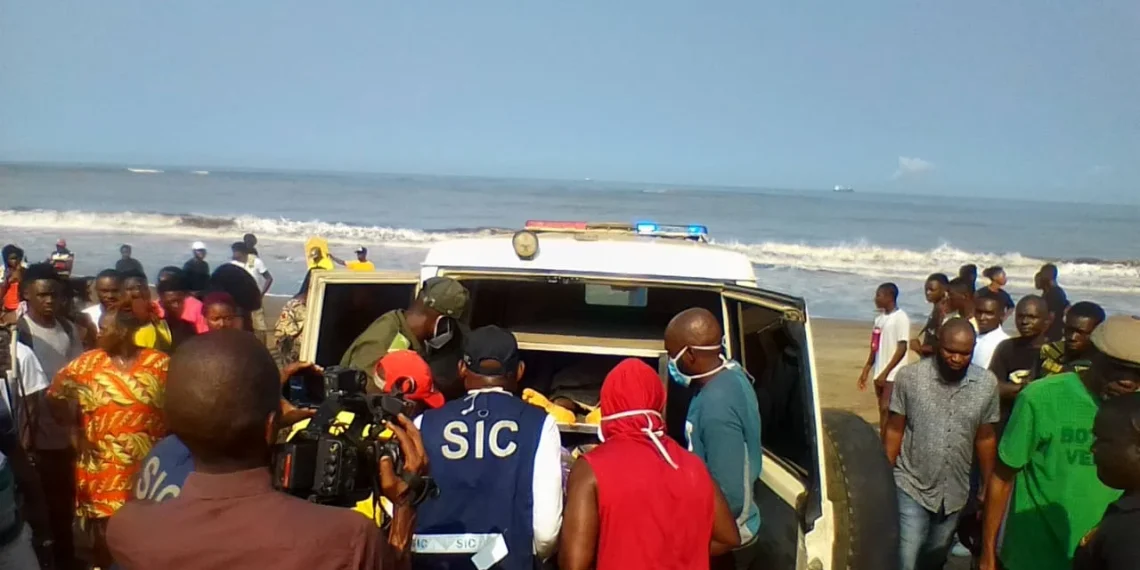 Bombeiros recuperam três cadáveres na Praia Girassol em Cabinda