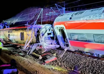 Pelo menos 39 mortos na Espanha após colisão de dois comboios de alta velocidade