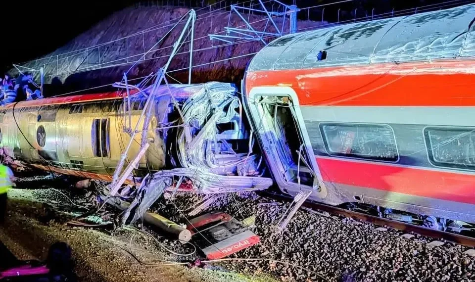 Pelo menos 39 mortos na Espanha após colisão de dois comboios de alta velocidade