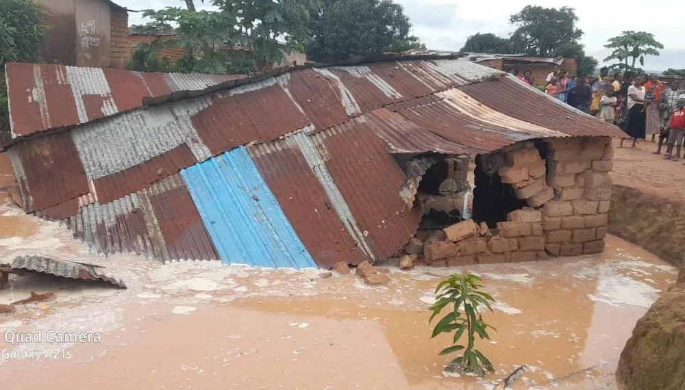 Chuva no Moxico mata uma criança e deixa mais de mil pessoas ao relento