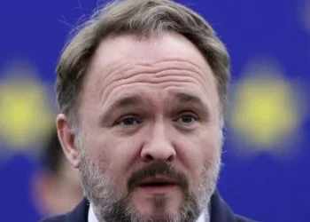 Comissário europeu defende que UE não deve ficar dependente de energia dos EUA