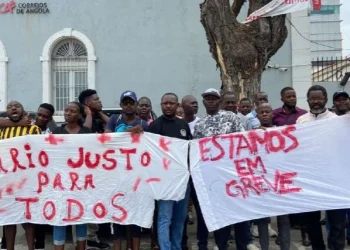 Trabalhadores dos Correios de Angola rejeitam pedido da direcção para suspensão da greve por três meses