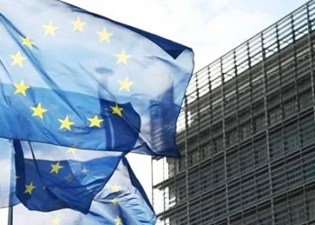 UE acelera acordos globais e busca autonomia estratégica diante de tensões com EUA e China, diz mídia