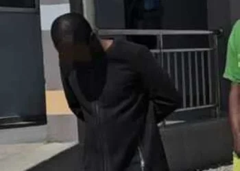 Detido cidadão de 28 anos por violar e filmar namorada por motivos passionais