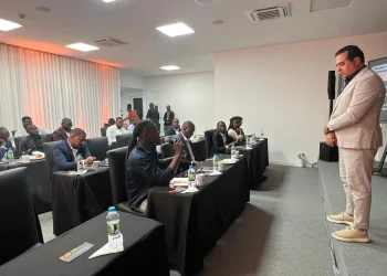 Jornalistas e Grupo Acelerador Angola reflectem sobre liderança estratégica e cultura organizacional