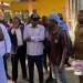 Governador de Benguela interage com cidadãos na via pública no arranque de 2026