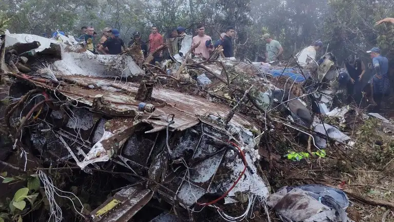 Queda de avião na Colômbia mata 15 pessoas