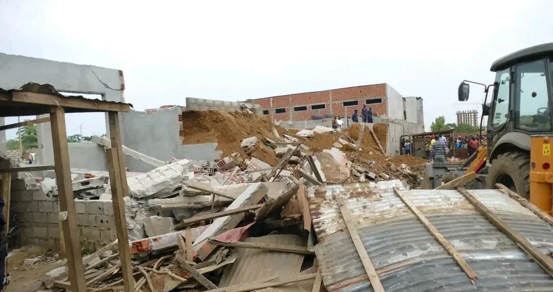 ‎Desabamento de muro do colégio Pitágoras causa morte de duas pessoas