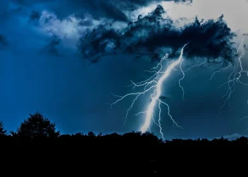 Descarga atmosférica mata uma criança e deixa outras 40 pessoas feridas no Moxico