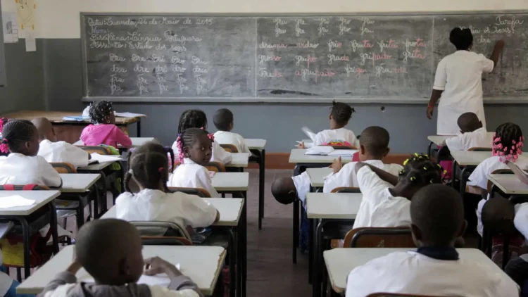 ‎Namibe prevê alfabetizar mais de 22 mil alunos este ano