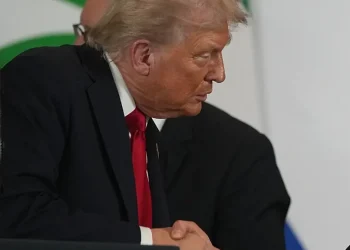 Trump ameaça Canadá com tarifa de 100% se Otava fizer acordo comercial com a China