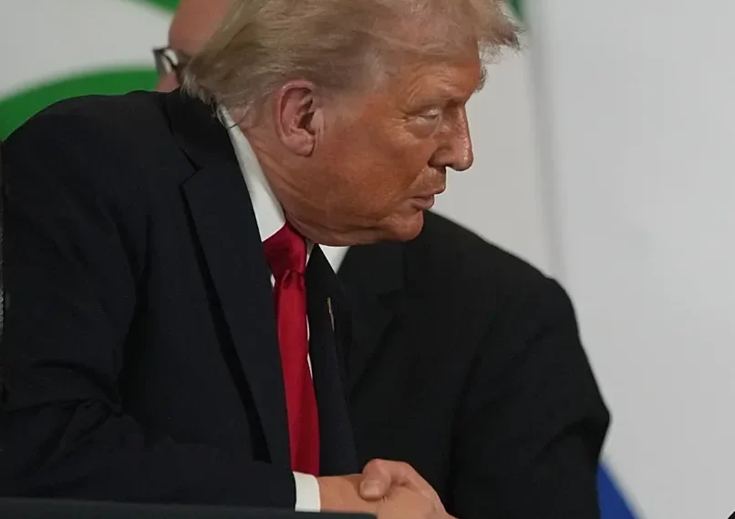 Trump ameaça Canadá com tarifa de 100% se Otava fizer acordo comercial com a China
