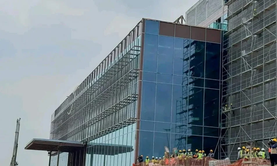 Presidente da República avalia andamento das obras do Centro de Convenções de Luanda