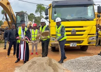 Governo do Huambo assina contrato para construção de cinco quilómetros de estrada no Mungo