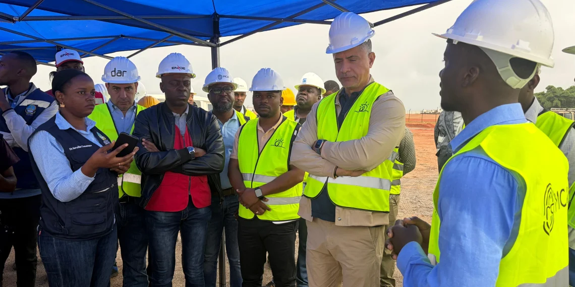 Ministro da Energia e Águas avalia grau de execução das obras do parque fotovoltaico do Cafunfo