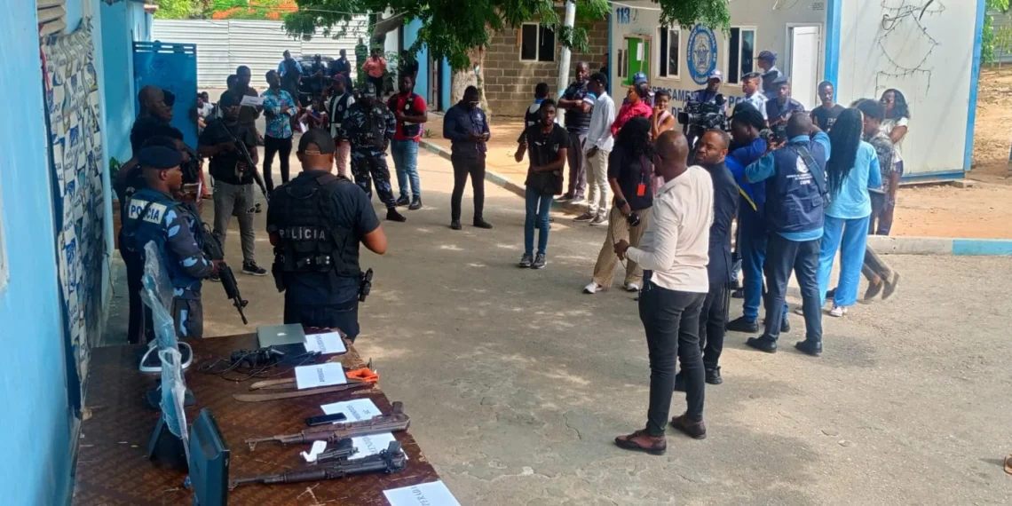 Operação “Binária” leva à detenção mais de 30 pessoas e apreensão de armas em Luanda