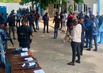 Operação “Binária” leva à detenção mais de 30 pessoas e apreensão de armas em Luanda