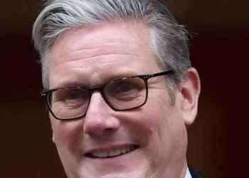 Starmer defende em Pequim “parceria estratégica e de longo prazo” com a China