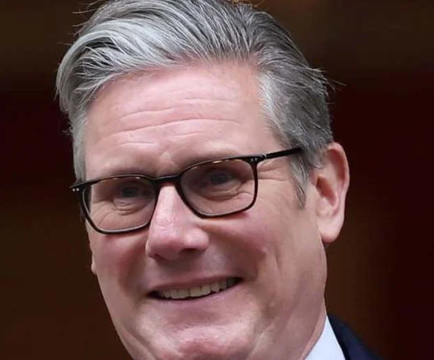 Starmer defende em Pequim “parceria estratégica e de longo prazo” com a China
