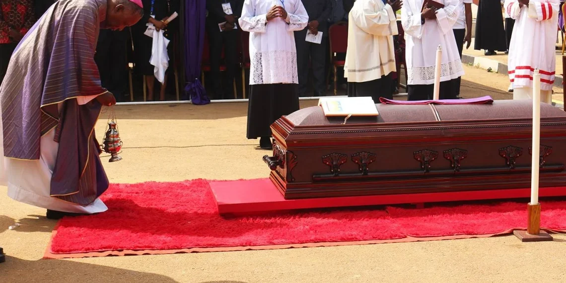 Restos mortais de Dom Serafim Shingo-Ya-Hombo repousam na Sé Catedral da Diocese de Mbanza kongo