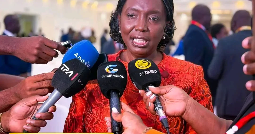 Ministra destaca Sistema Nacional de Saúde como uma das maiores conquistas do Estado