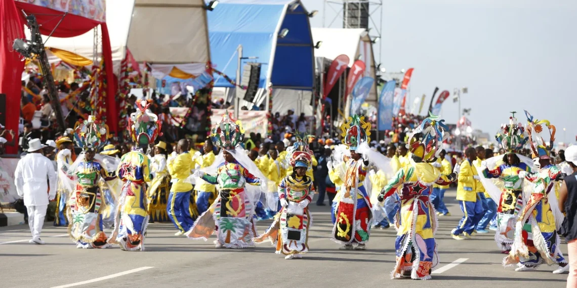 Grupos carnavalescos vão à competição, apesar dos constrangimentos financeiros