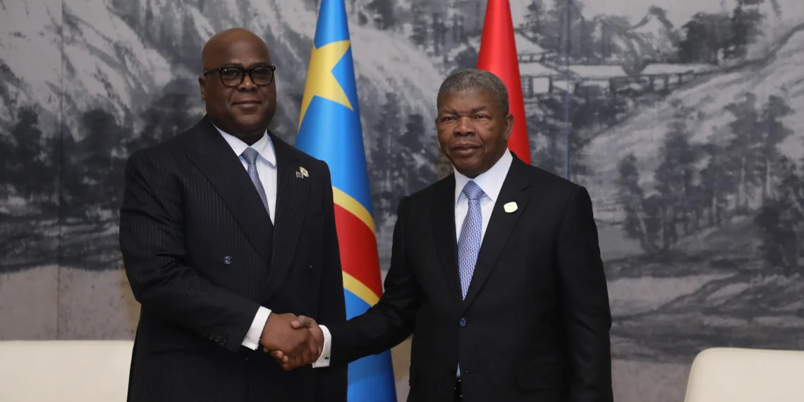 João Lourenço e Félix Tshisekedi abordam situação na RDC em Adis Abeba