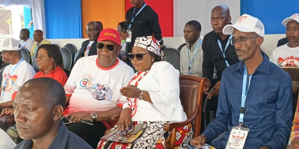 Vice-Presidente da República assiste ao desfile da Classe A do Carnaval de Luanda