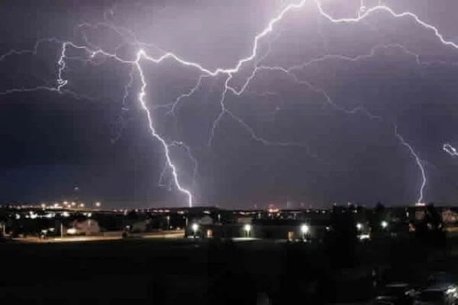 Descarga eléctrica mata seis pessoas e deixa um ferido no Bié