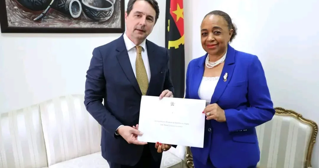 Novo embaixador de Portugal em Angola entrega Cartas Figuradas ao Estado angolano
