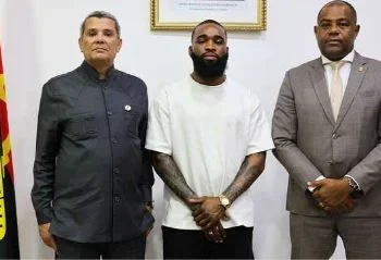 Ministro Rui Falcão ausculta atleta Romário Jaguar sobre desafios do MMA