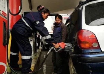 Milhares de veículos afectados e um possível boicote: gasolina da Bolívia destrói carros no país