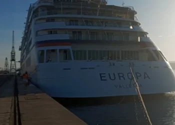 Navio de cruzeiro MS Europa abre temporada 2025/2026 com escala no Porto do Lobito