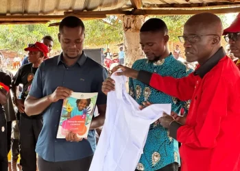 MPLA no Lôvua oferece material escolar aos estudantes de Cabemba e Chicuta