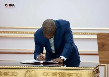 Presidente da República exonera Gilberto Capeça e nomeia Fausta Muzumbi para dirigir a UIF
