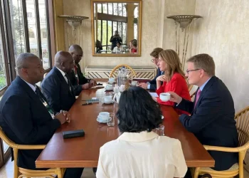 Angola e Reino Unido reforçam cooperação política e económica à margem da Cimeira da UA