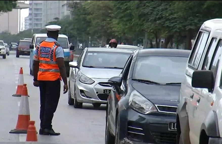 Mais de 500 automobilistas multados em Luanda nas últimas de 72 horas