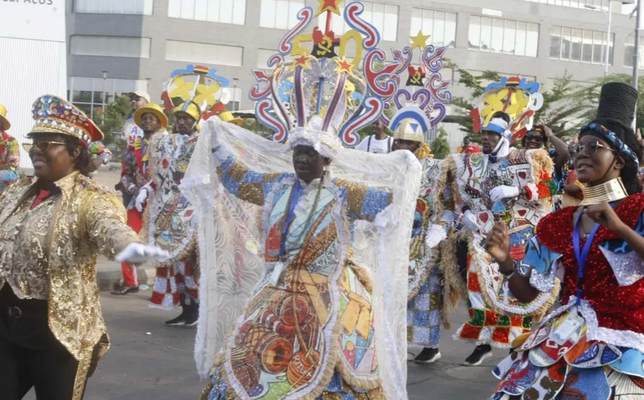 Carnaval de Rua volta a desfilarem Luanda com a participação massiva dos cidadãos