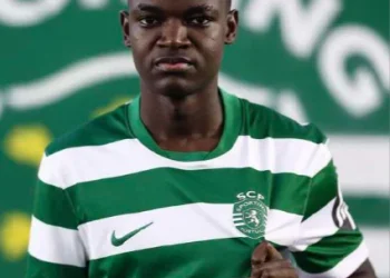 Délcio Aurélio, de 18 anos, já trabalha no Sporting B de Portugal