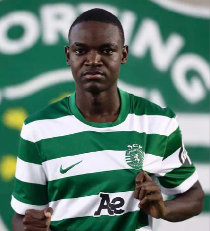 Délcio Aurélio, de 18 anos, já trabalha no Sporting B de Portugal