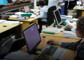 Função pública terá acréscimo de uma hora e meia no horário de trabalho a partir do dia 9